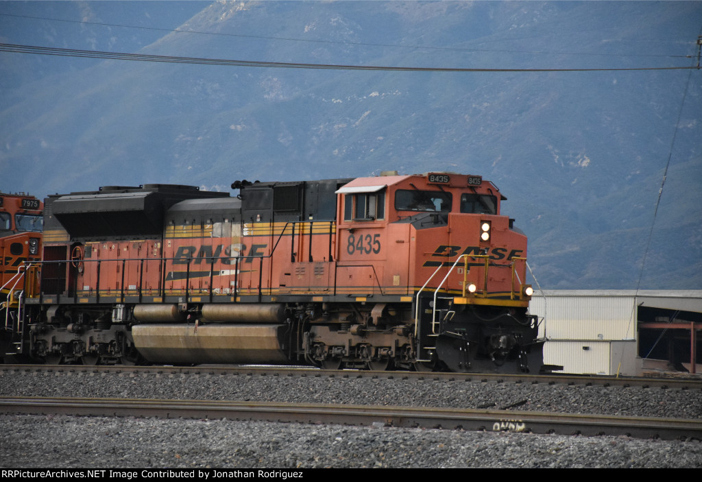 BNSF 8435